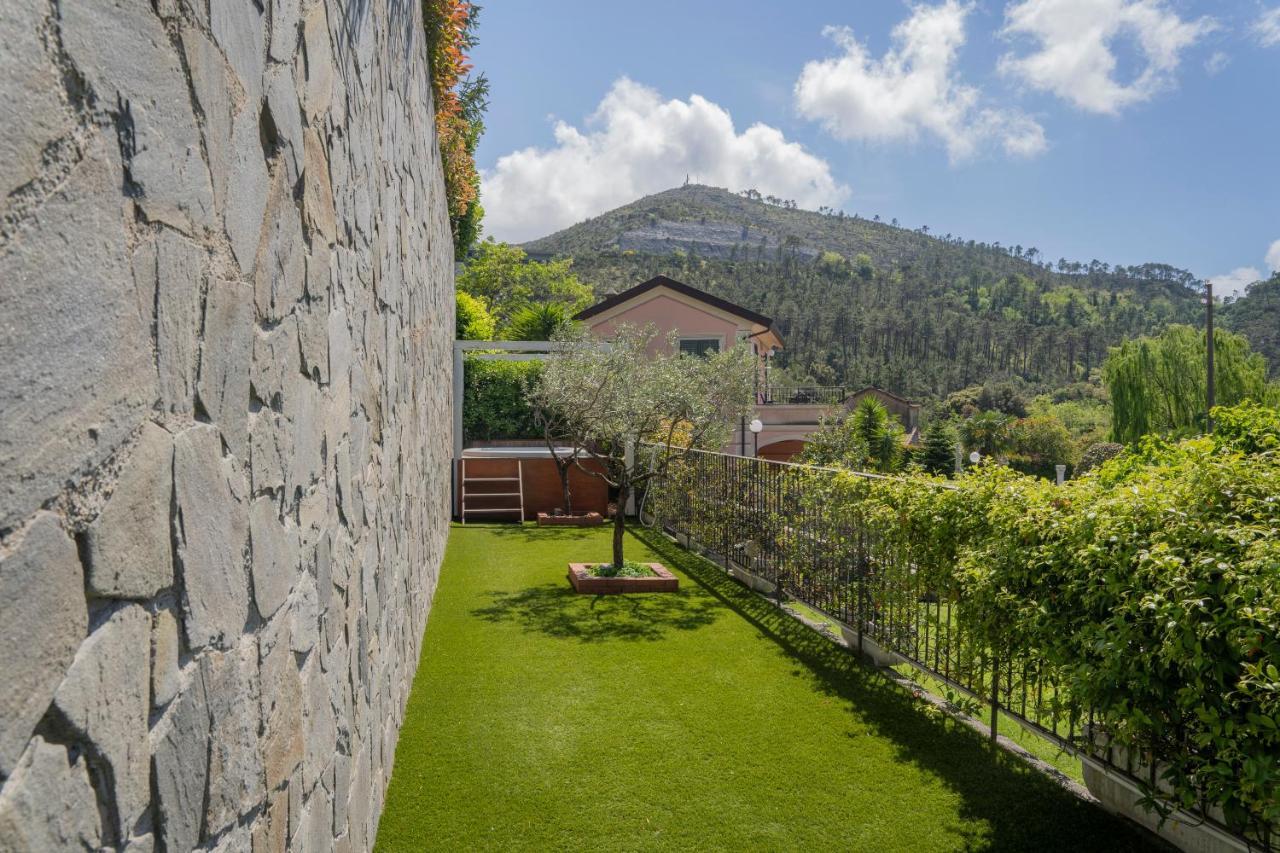 Timo - Villa Luisa: Con Vasca Idromassaggio Privata Казарца-Лигуре Экстерьер фото